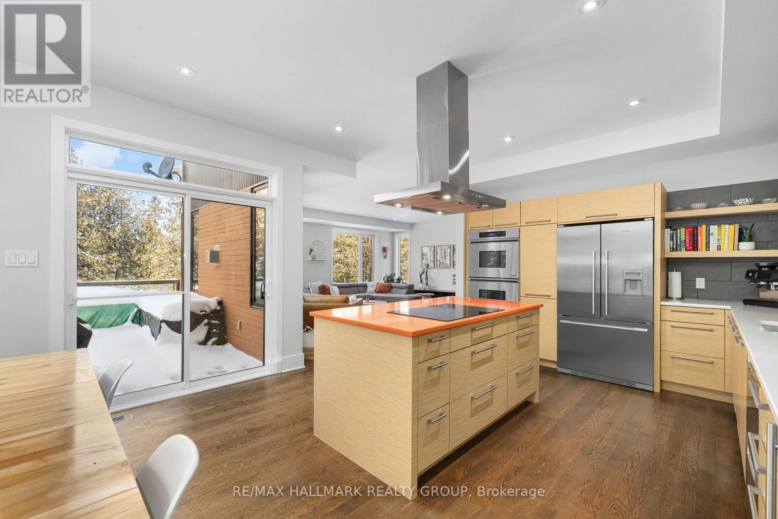 3311 Barlow Crescent