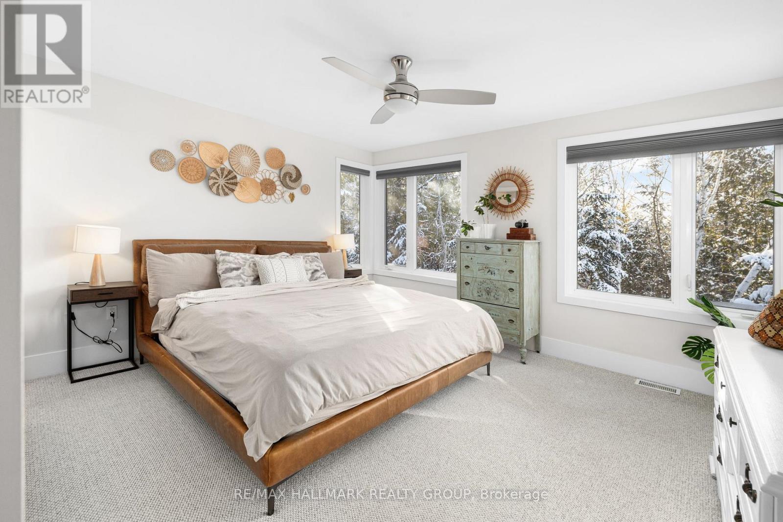 3311 Barlow Crescent