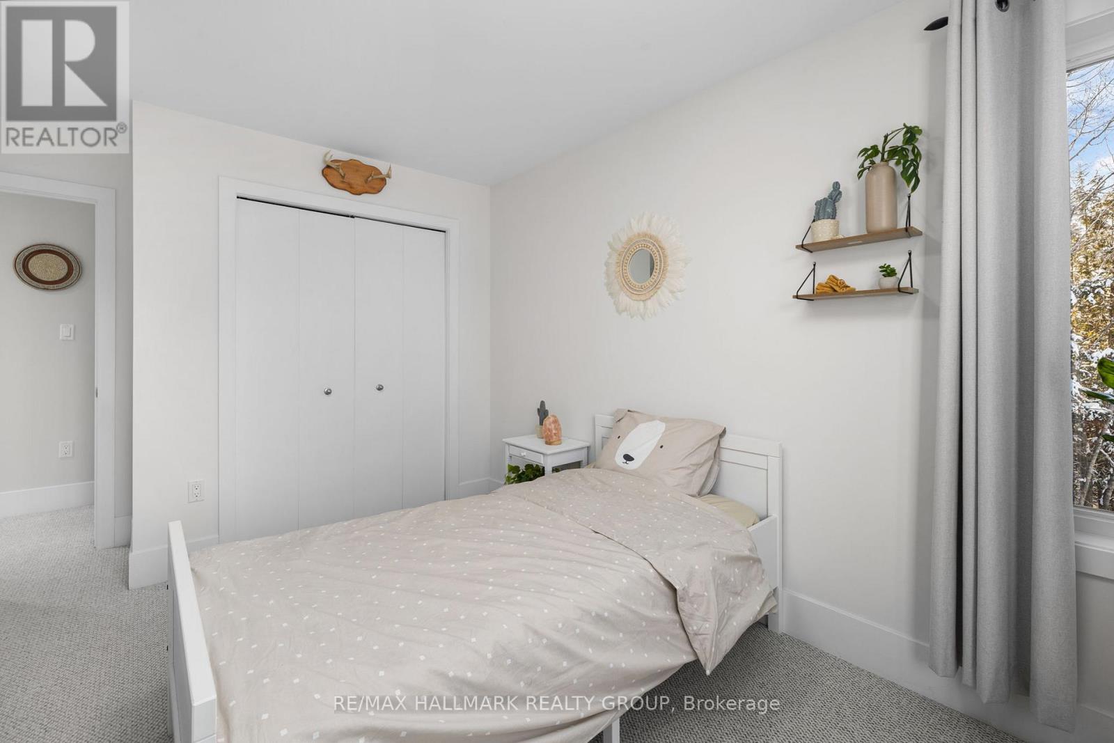 3311 Barlow Crescent