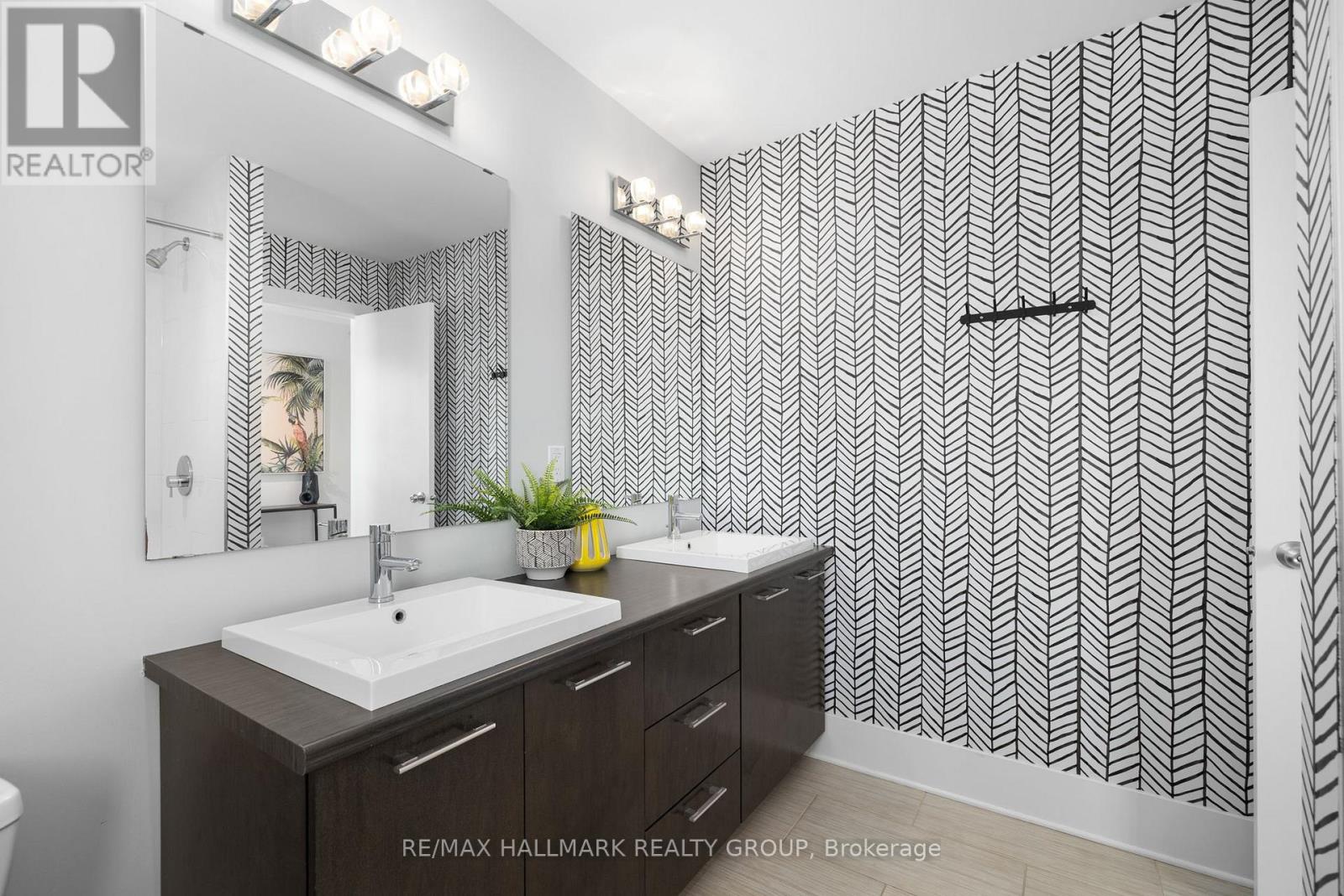 3311 Barlow Crescent