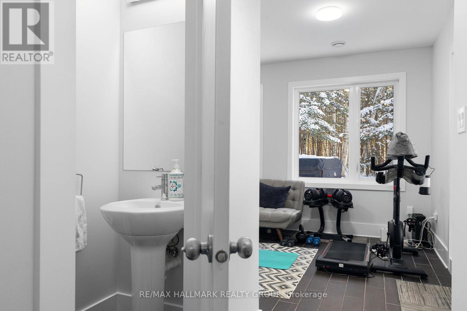 3311 Barlow Crescent