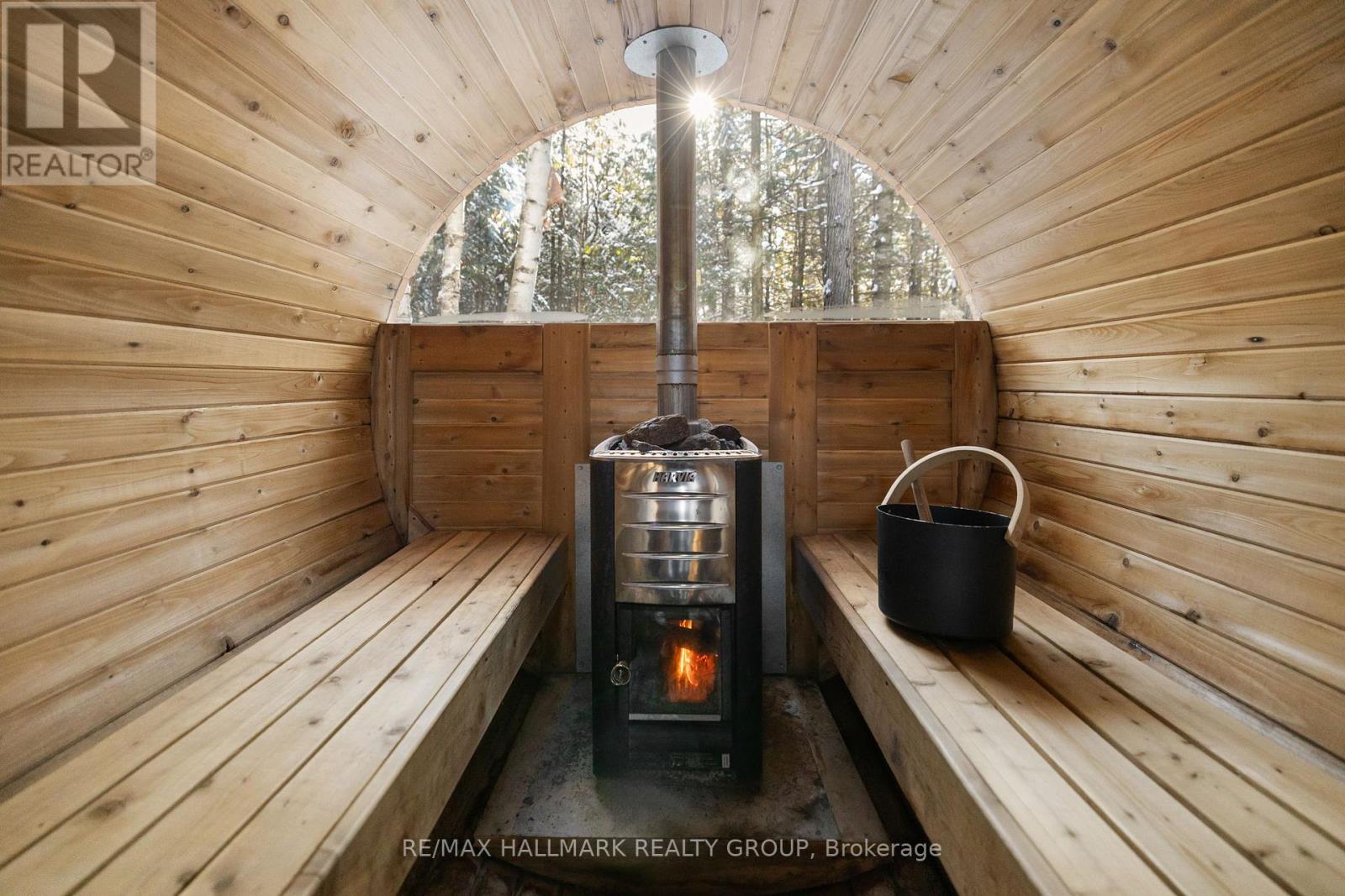 3311 Barlow Crescent