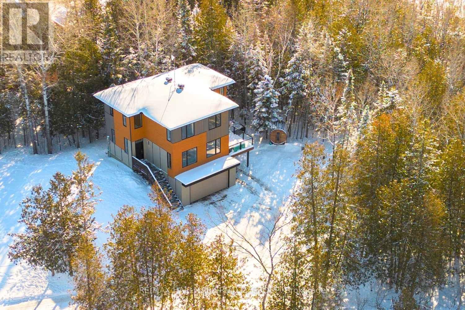 3311 Barlow Crescent