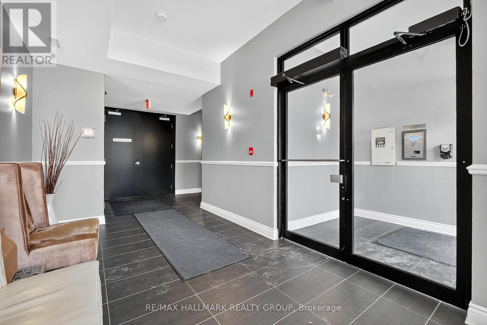 210 - 682 Churchill Avenue N