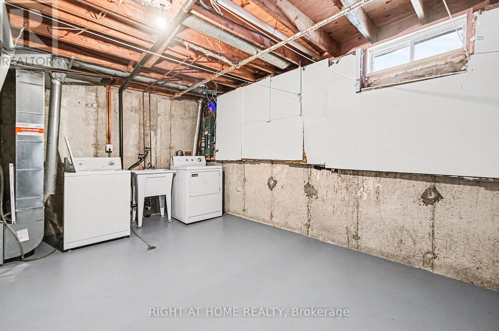 51 - 1213 Bowmount Street