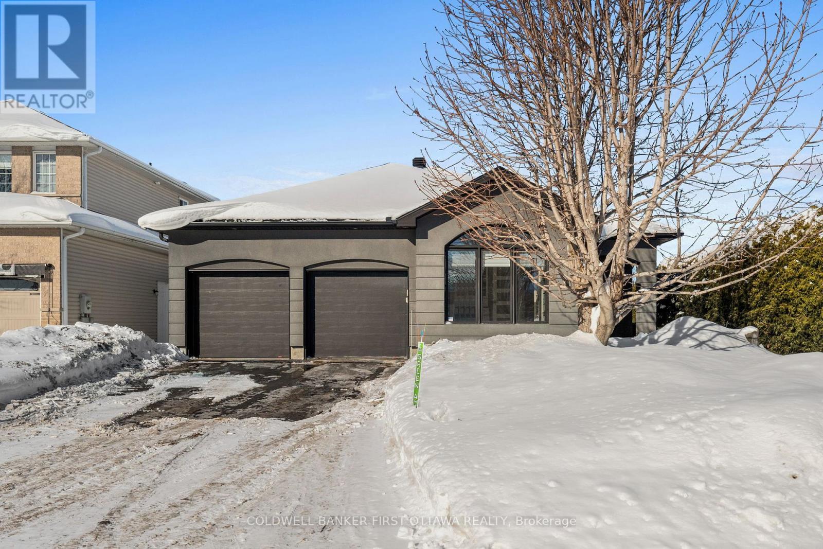 1828 Heatherstone Crescent