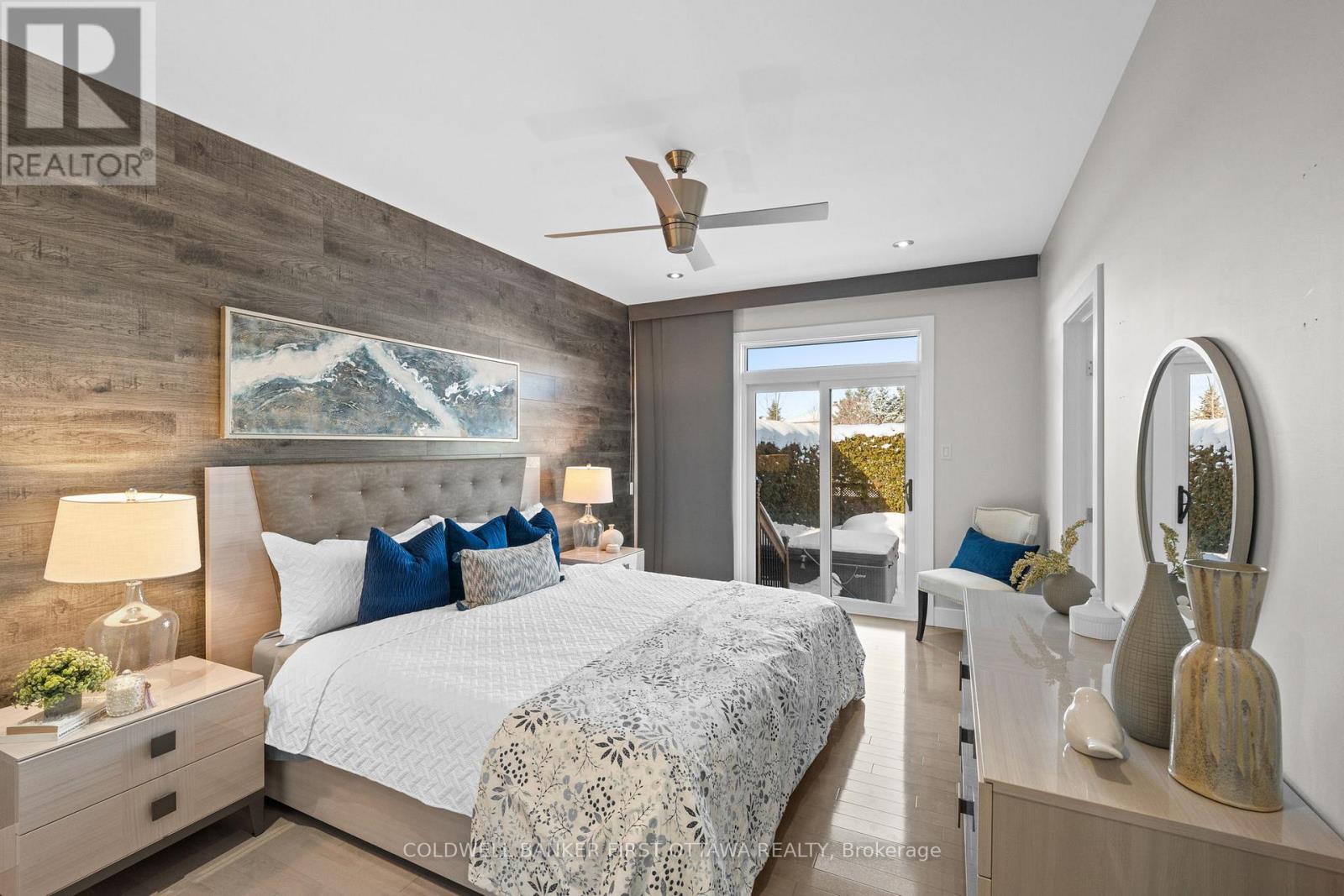 1828 Heatherstone Crescent