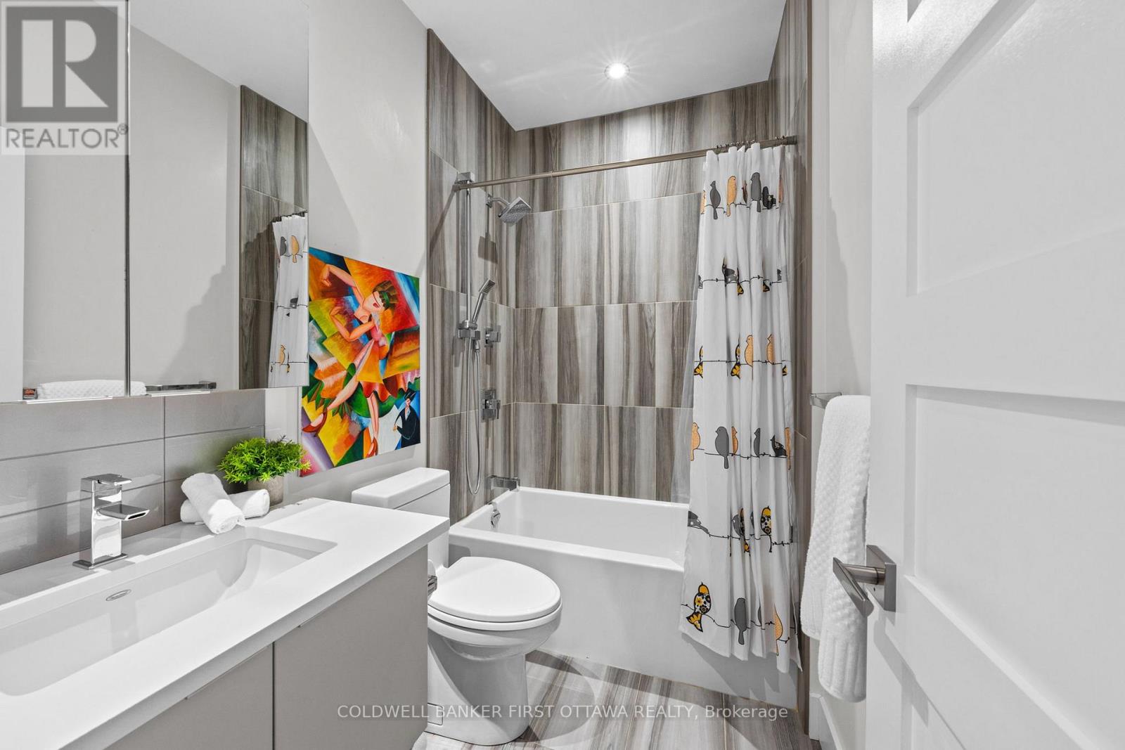 1828 Heatherstone Crescent