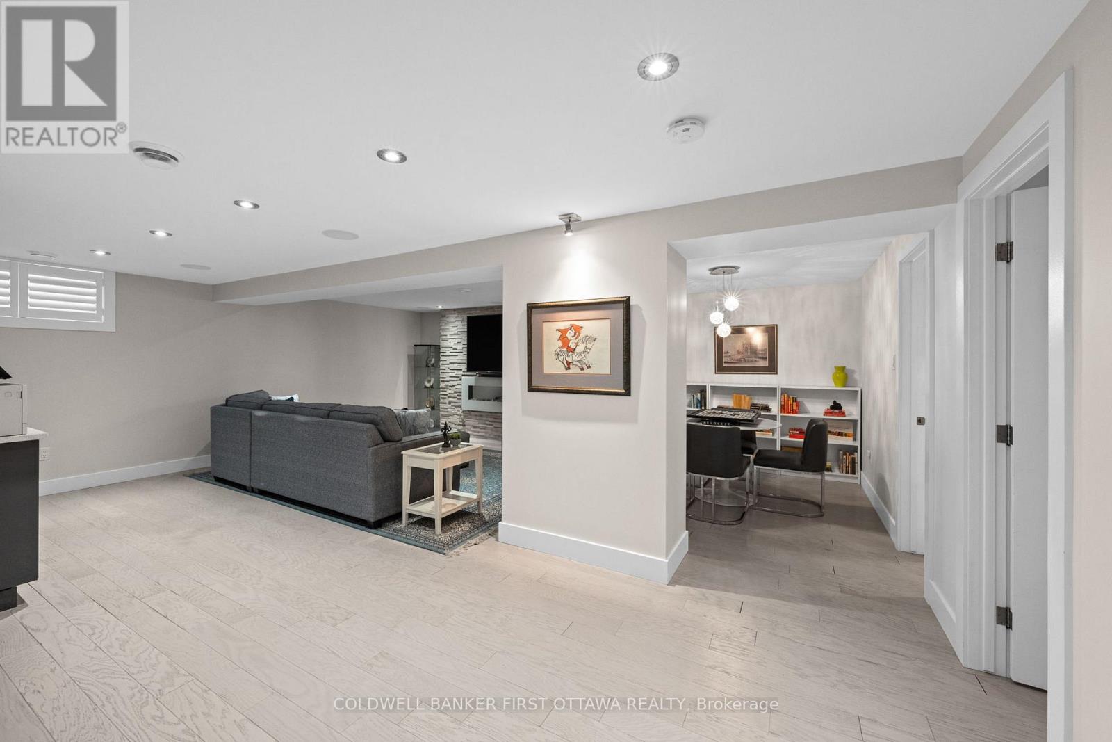 1828 Heatherstone Crescent