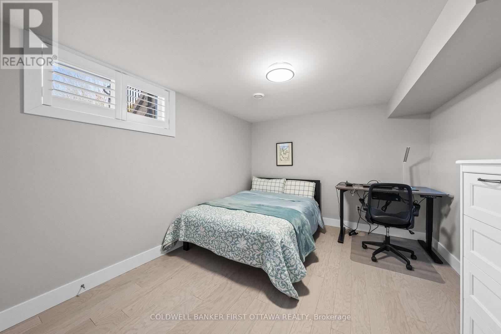 1828 Heatherstone Crescent