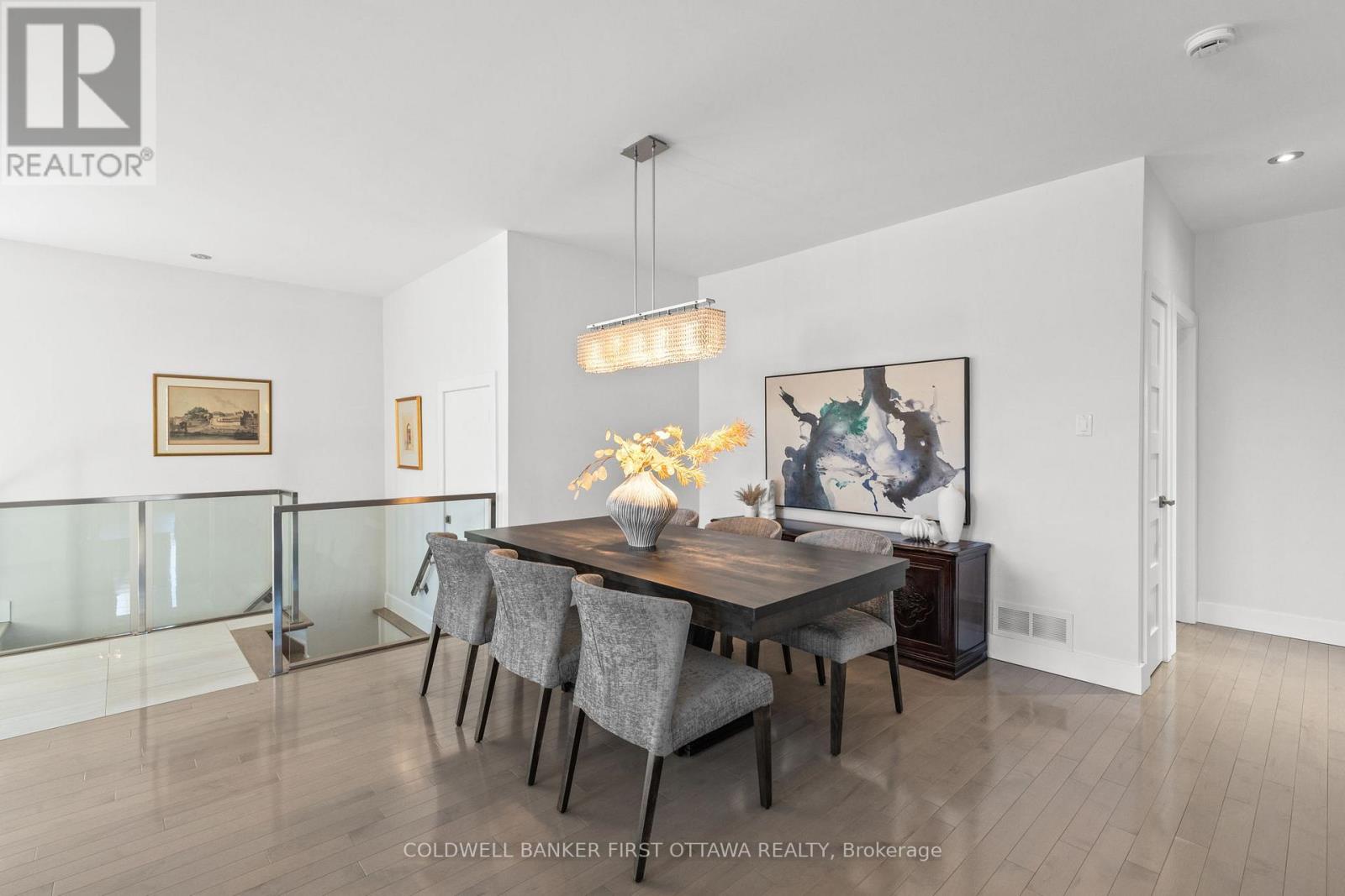 1828 Heatherstone Crescent