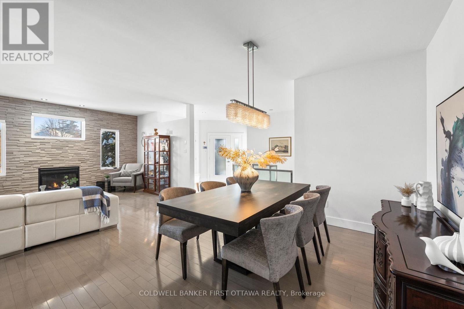 1828 Heatherstone Crescent