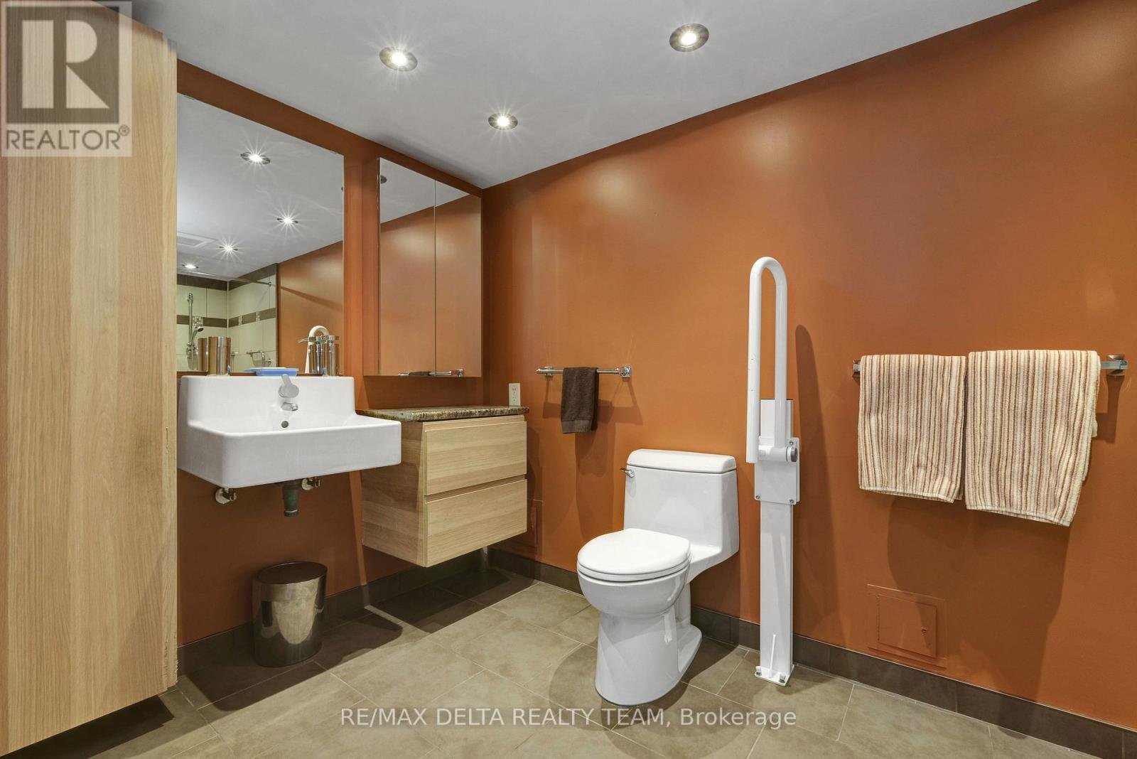 1001 - 555 Brittany Drive