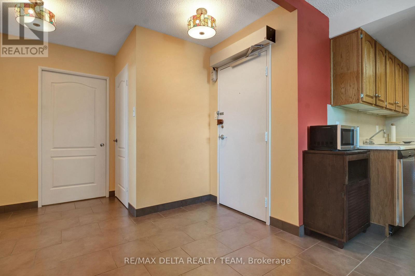 1001 - 555 Brittany Drive