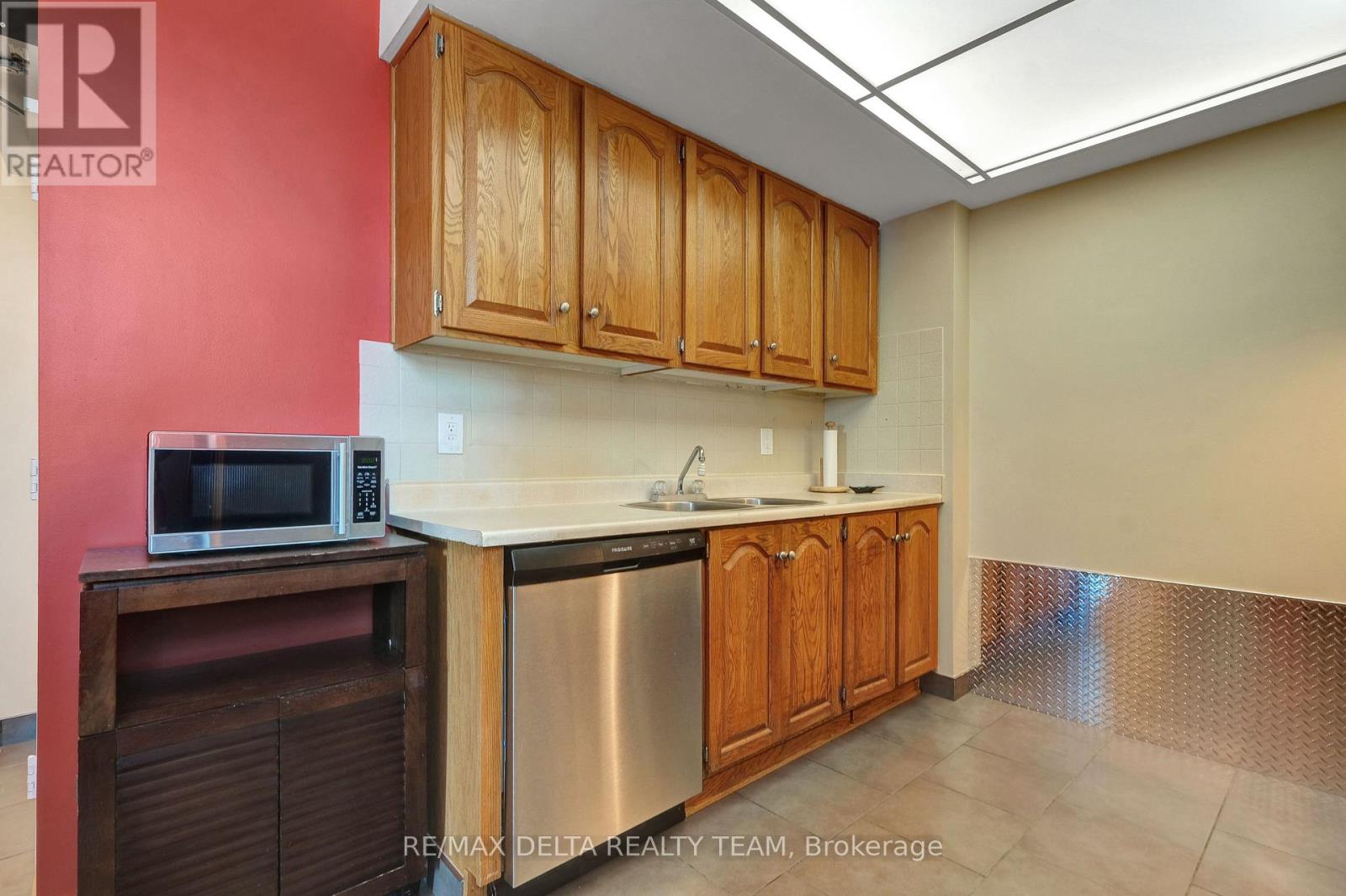 1001 - 555 Brittany Drive