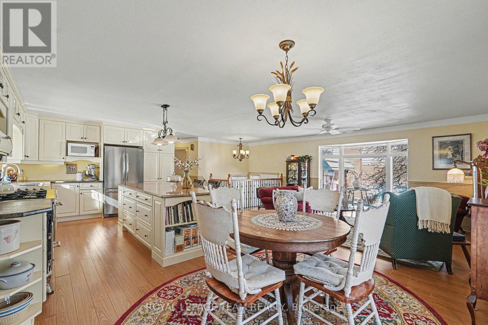 504 Clothier Street E