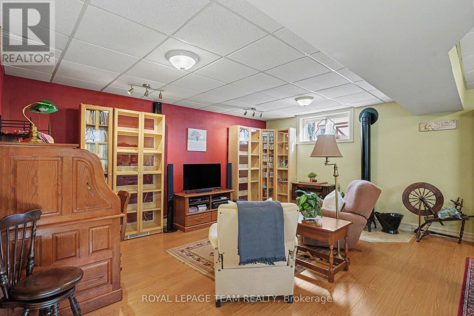 504 Clothier Street E