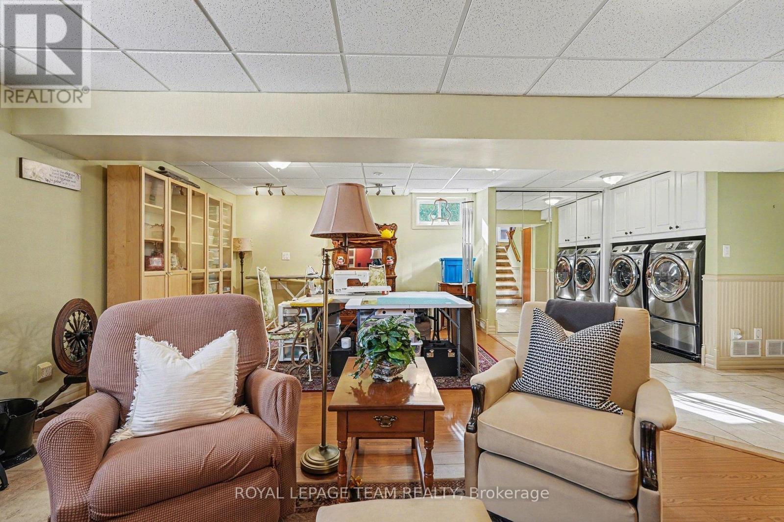 504 Clothier Street E