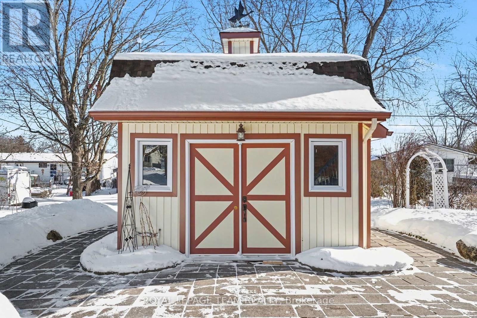 504 Clothier Street E