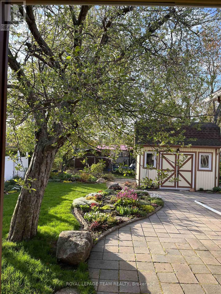 504 Clothier Street E