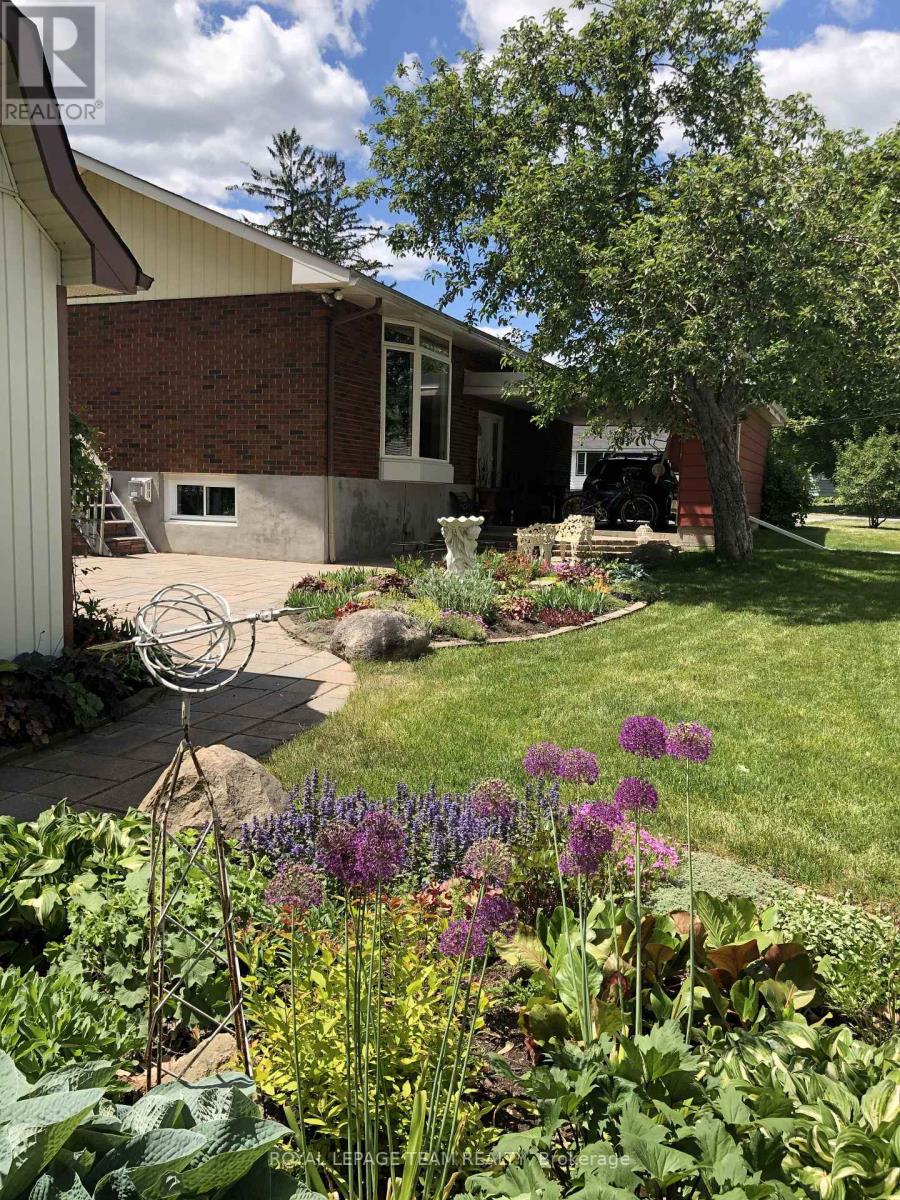 504 Clothier Street E