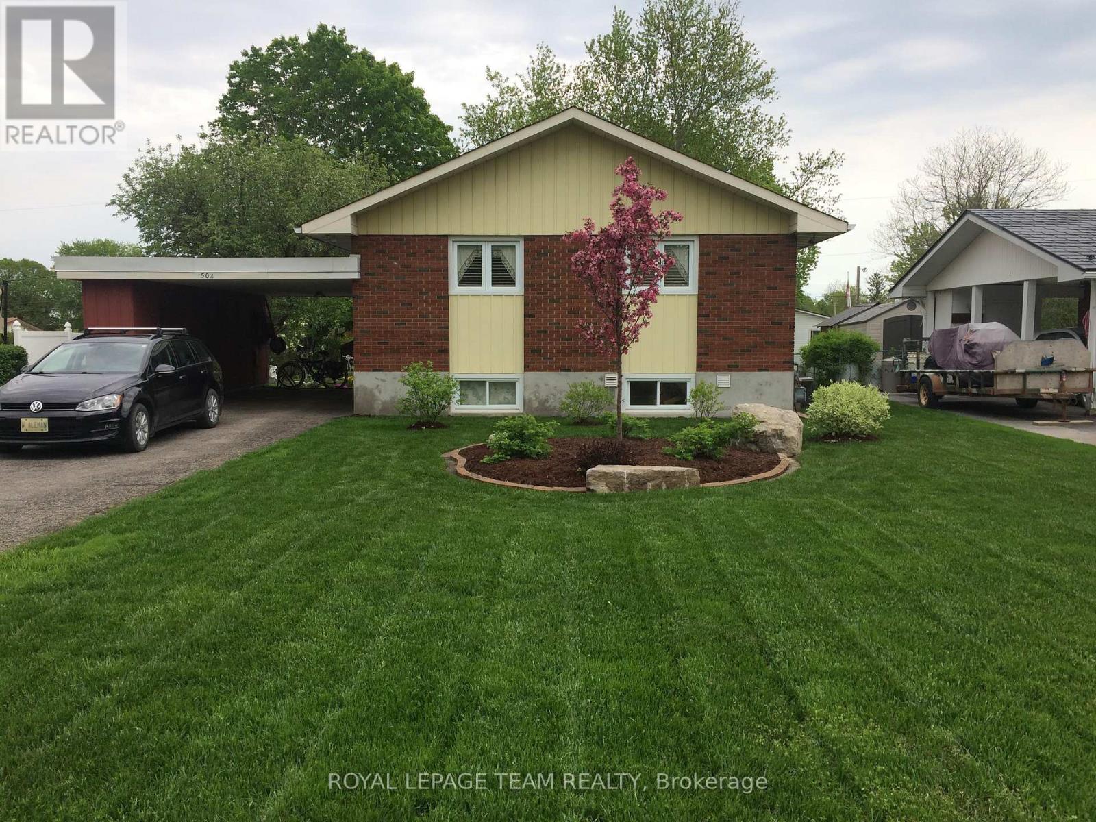 504 Clothier Street E