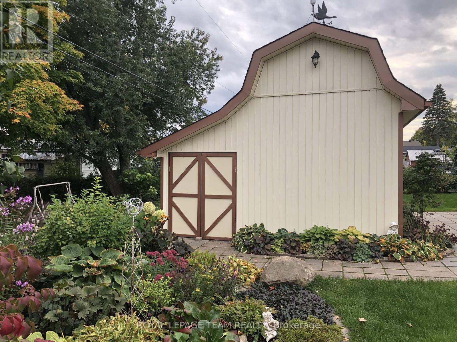 504 Clothier Street E