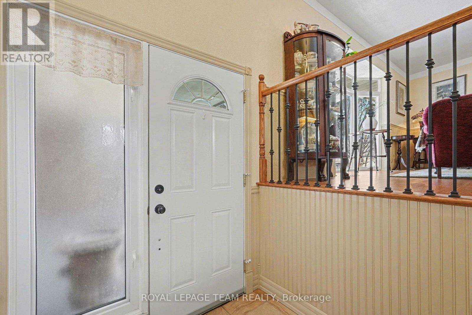 504 Clothier Street E