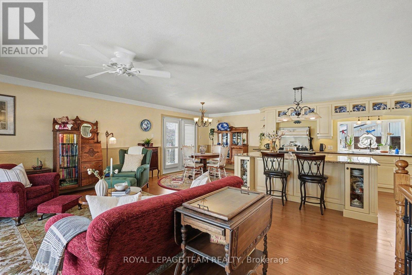 504 Clothier Street E