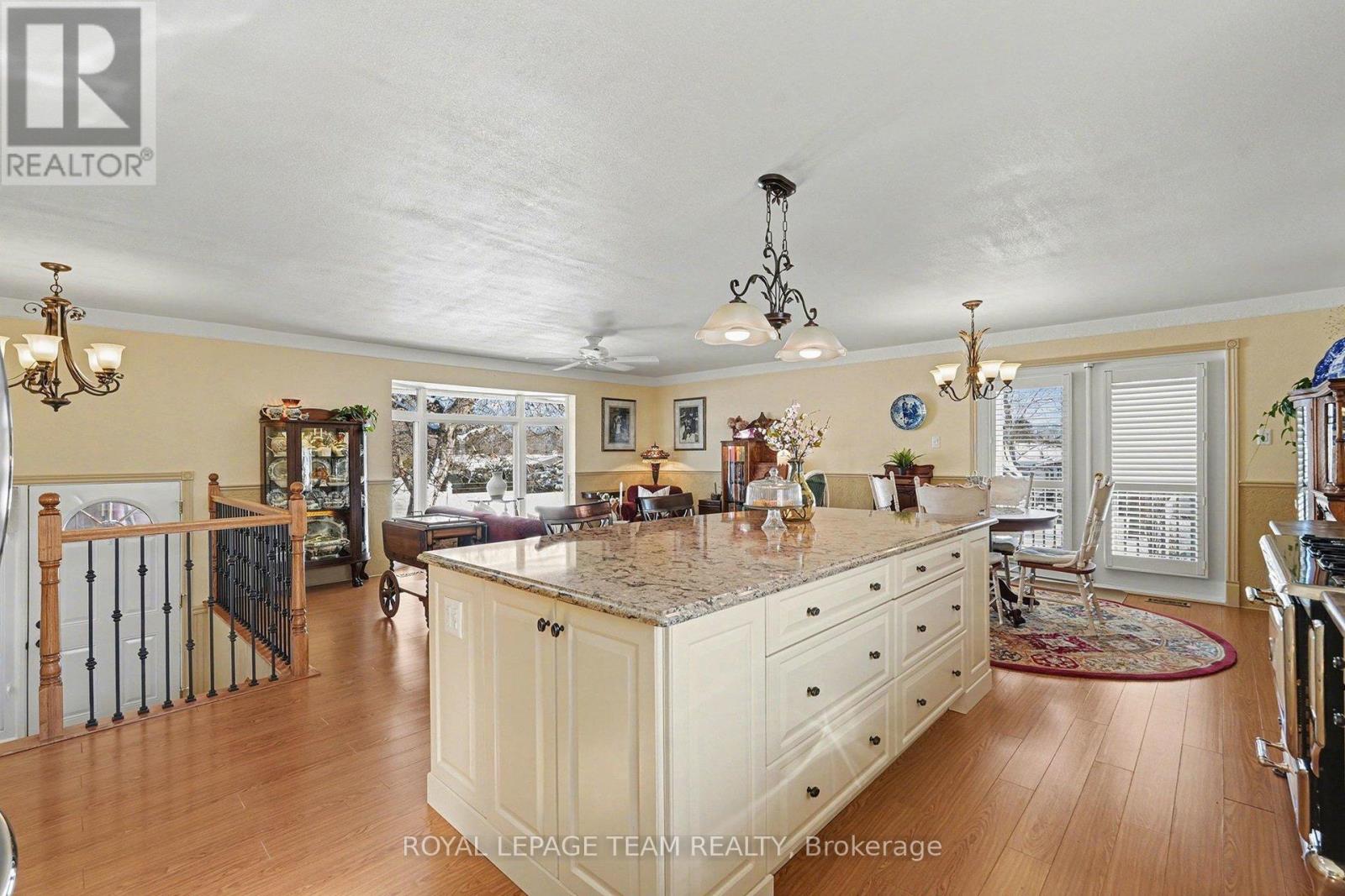 504 Clothier Street E