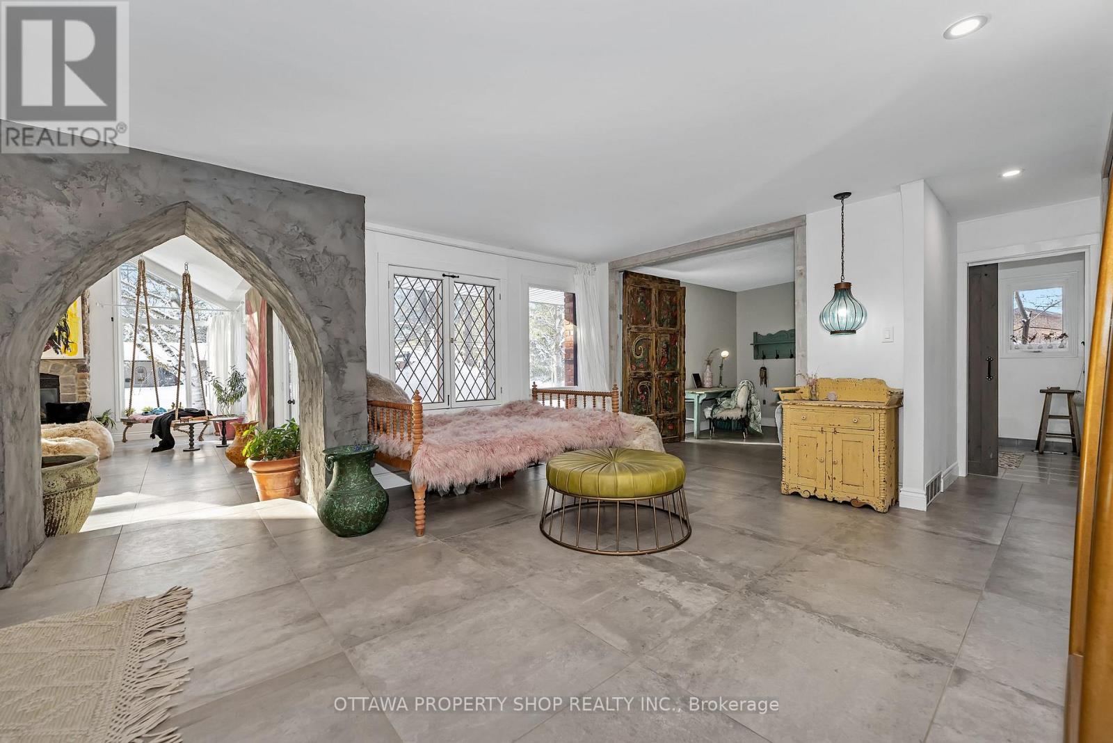 33 Rutherford Crescent