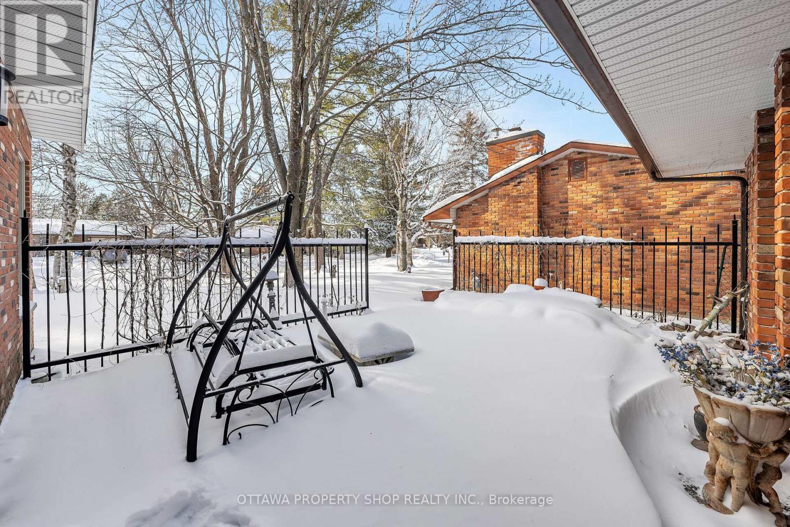 33 Rutherford Crescent