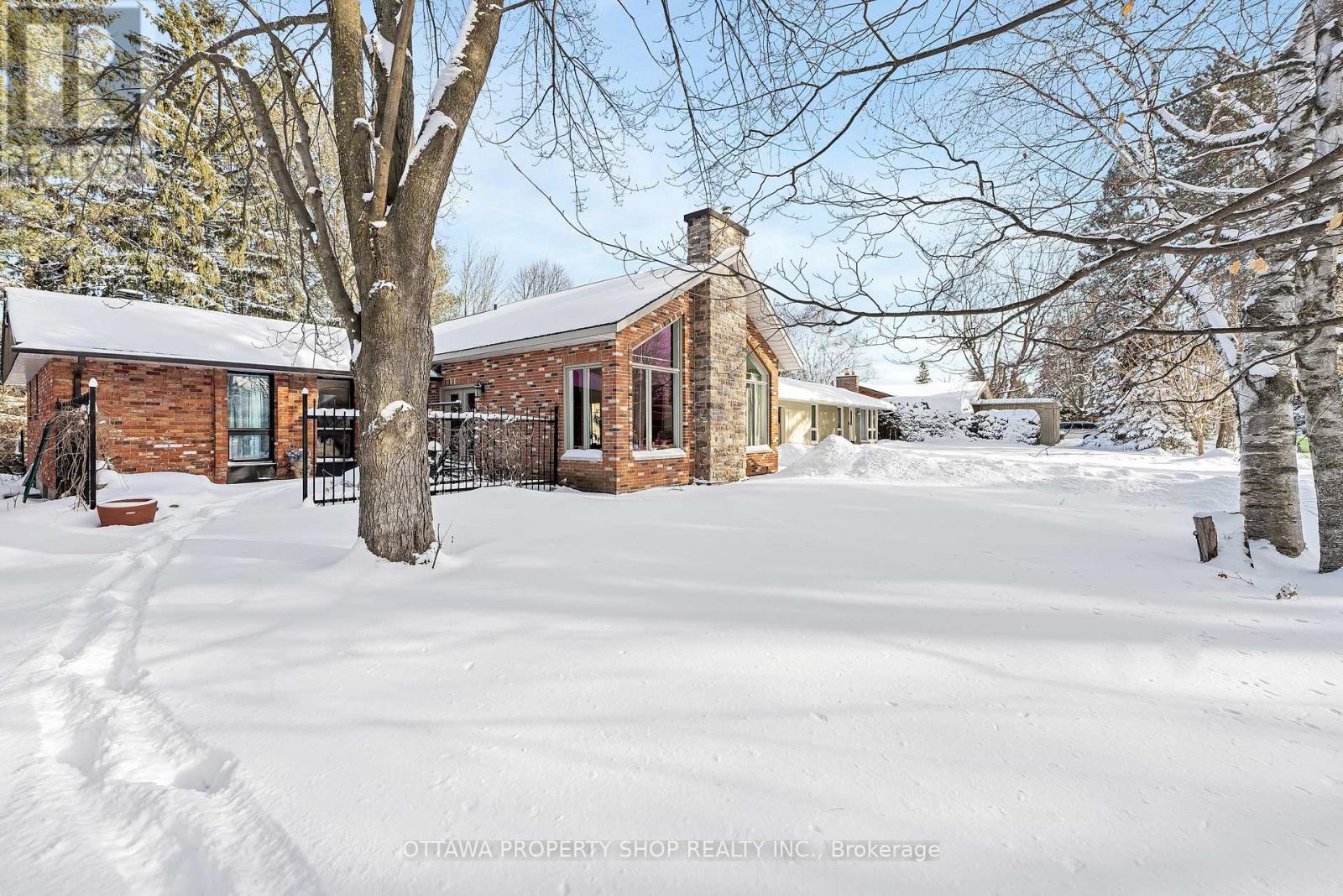 33 Rutherford Crescent