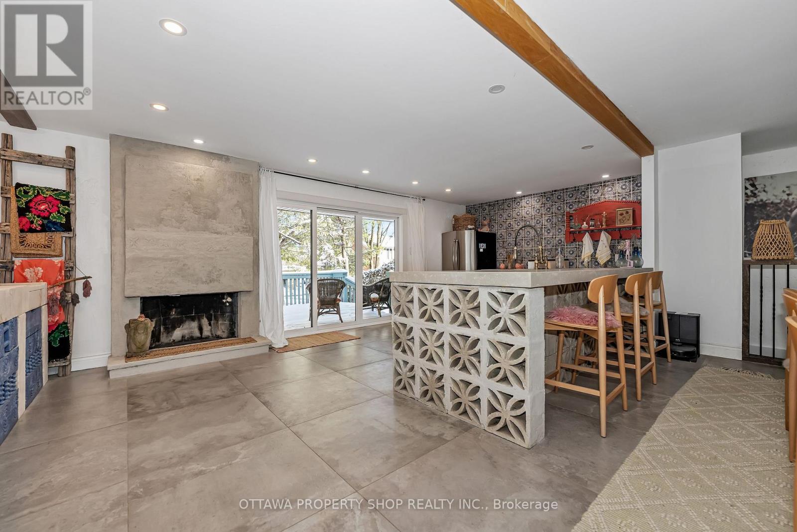 33 Rutherford Crescent