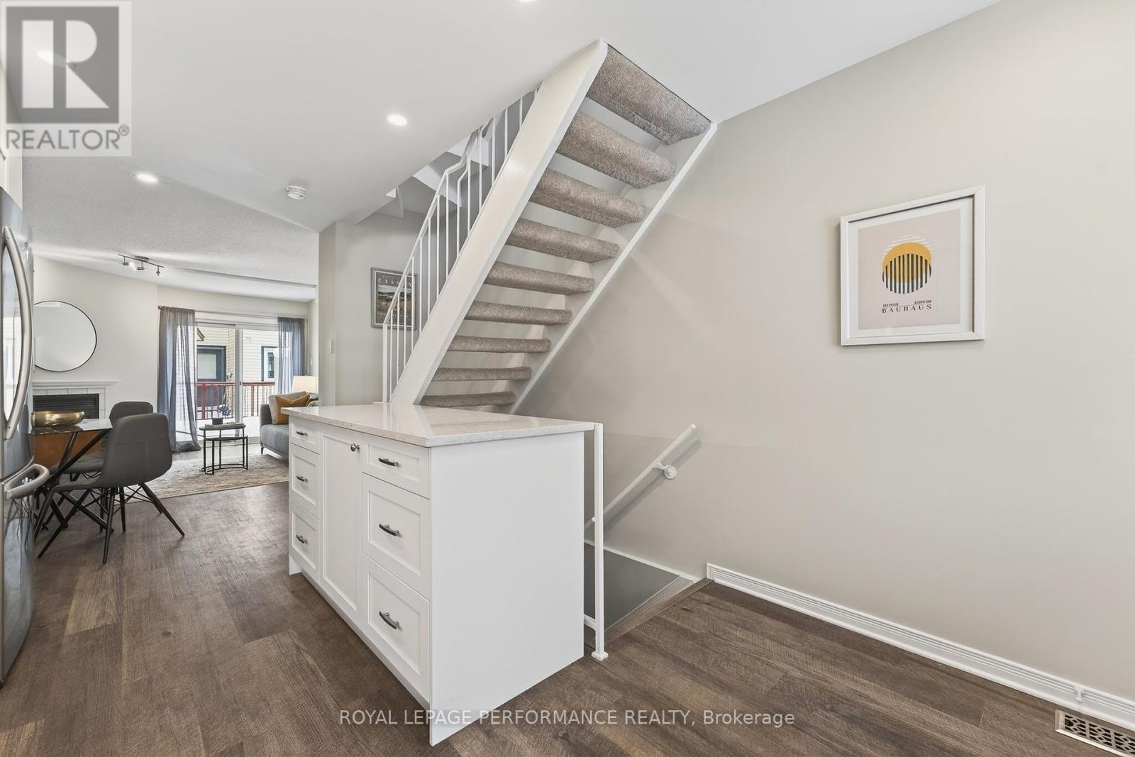 90d Templeton Street