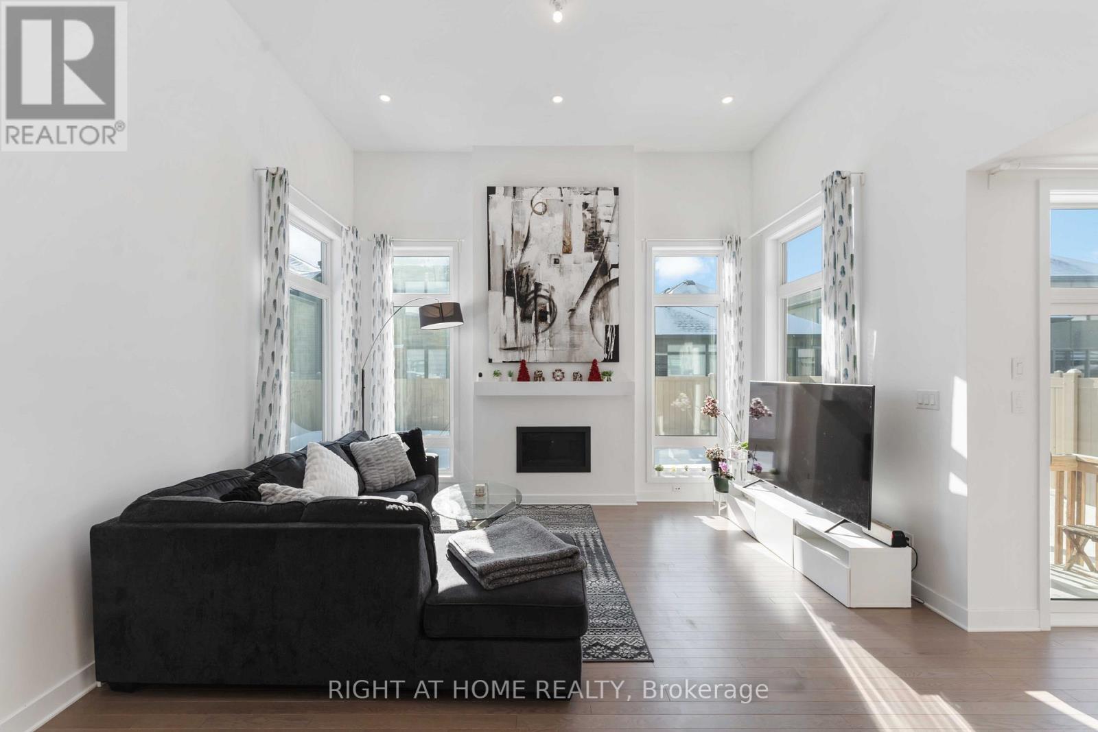 339 Shuttleworth Drive