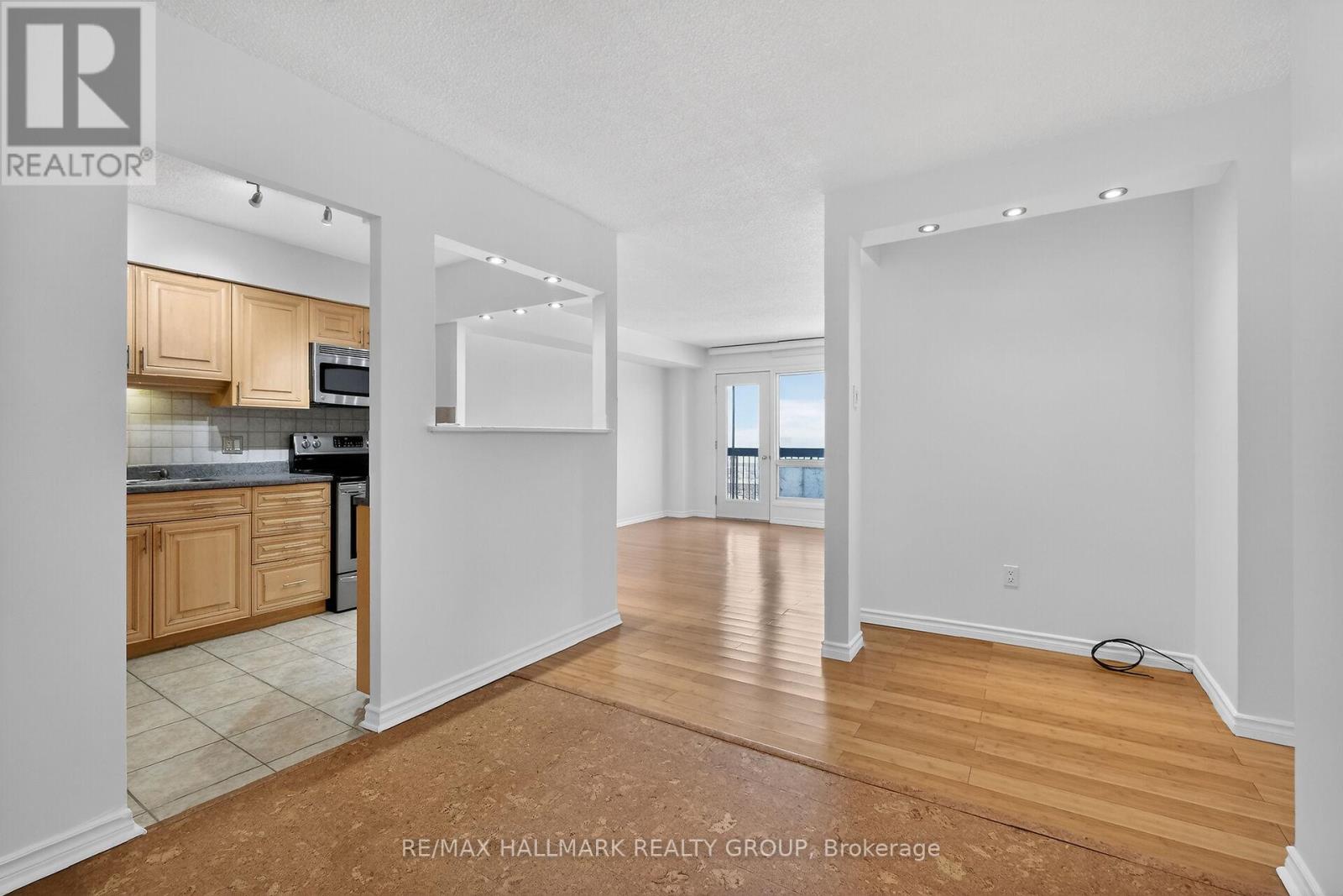 1408 - 158c Mcarthur Avenue