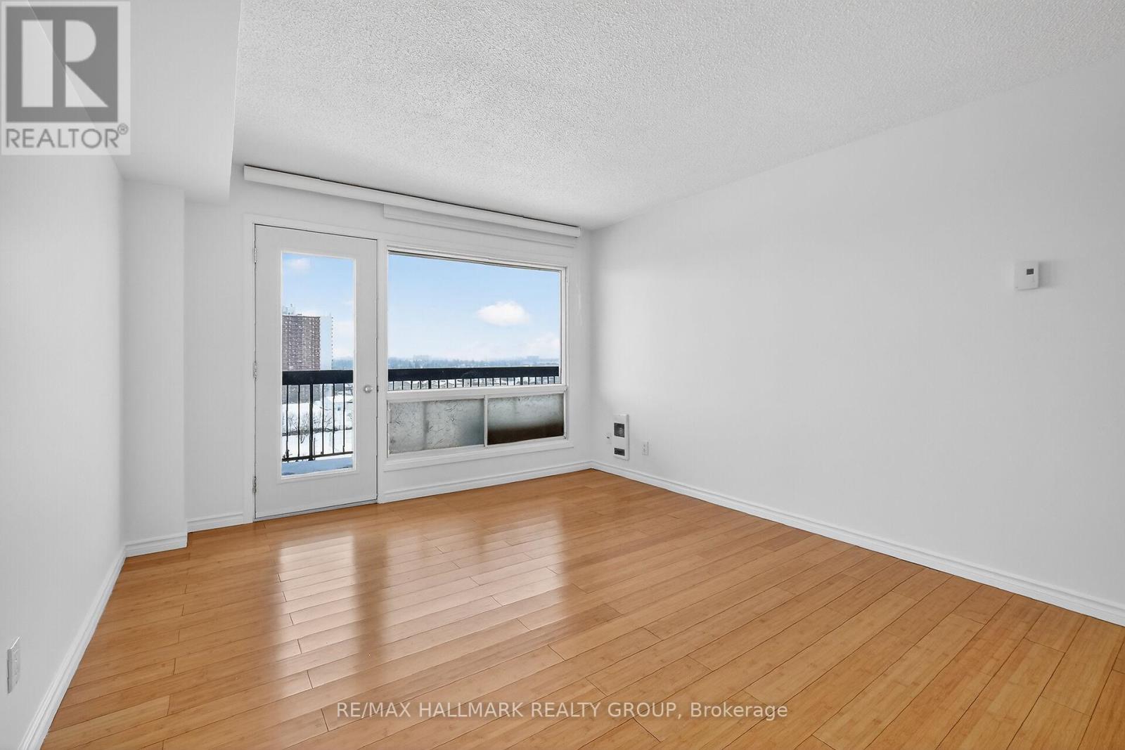 1408 - 158c Mcarthur Avenue