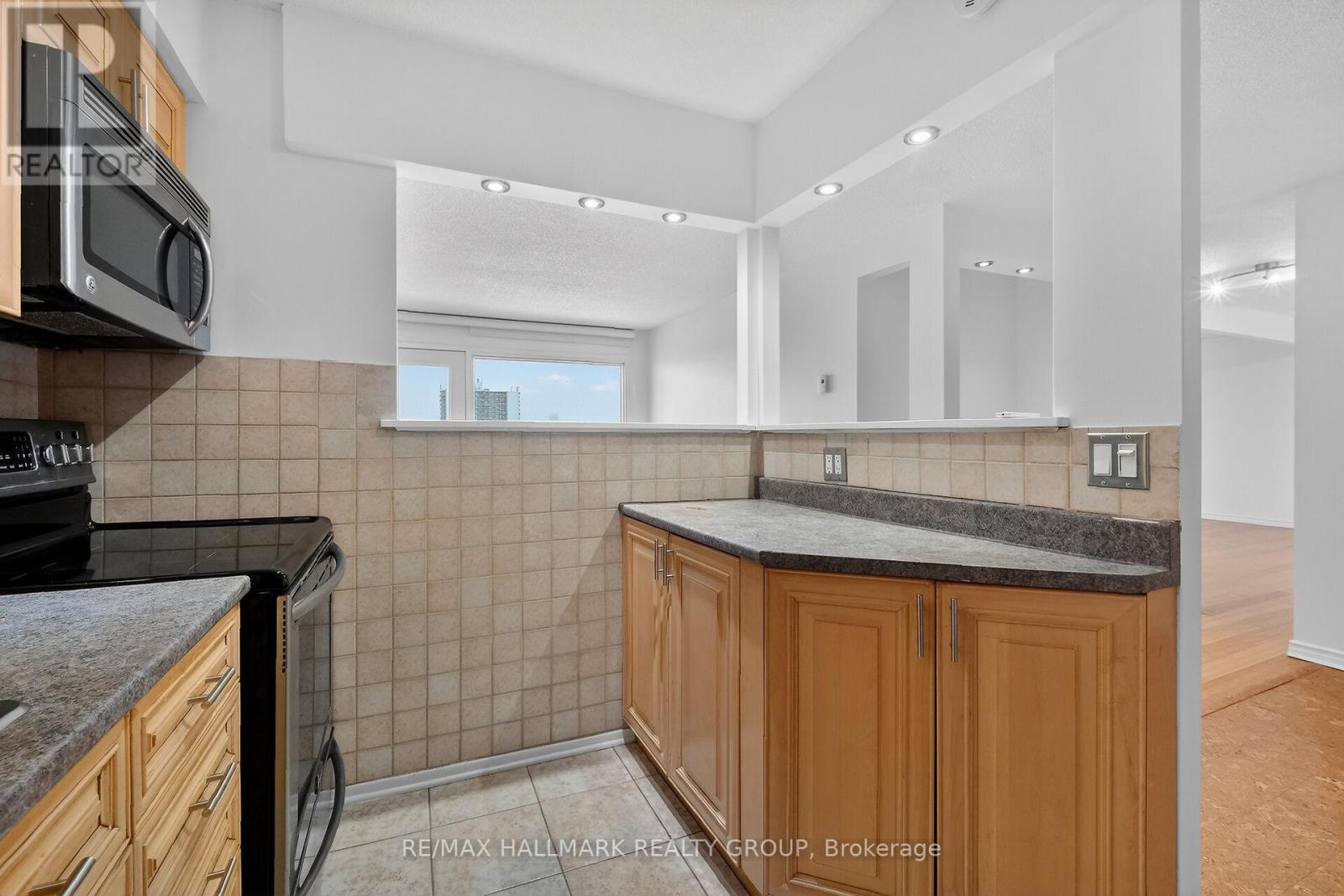 1408 - 158c Mcarthur Avenue