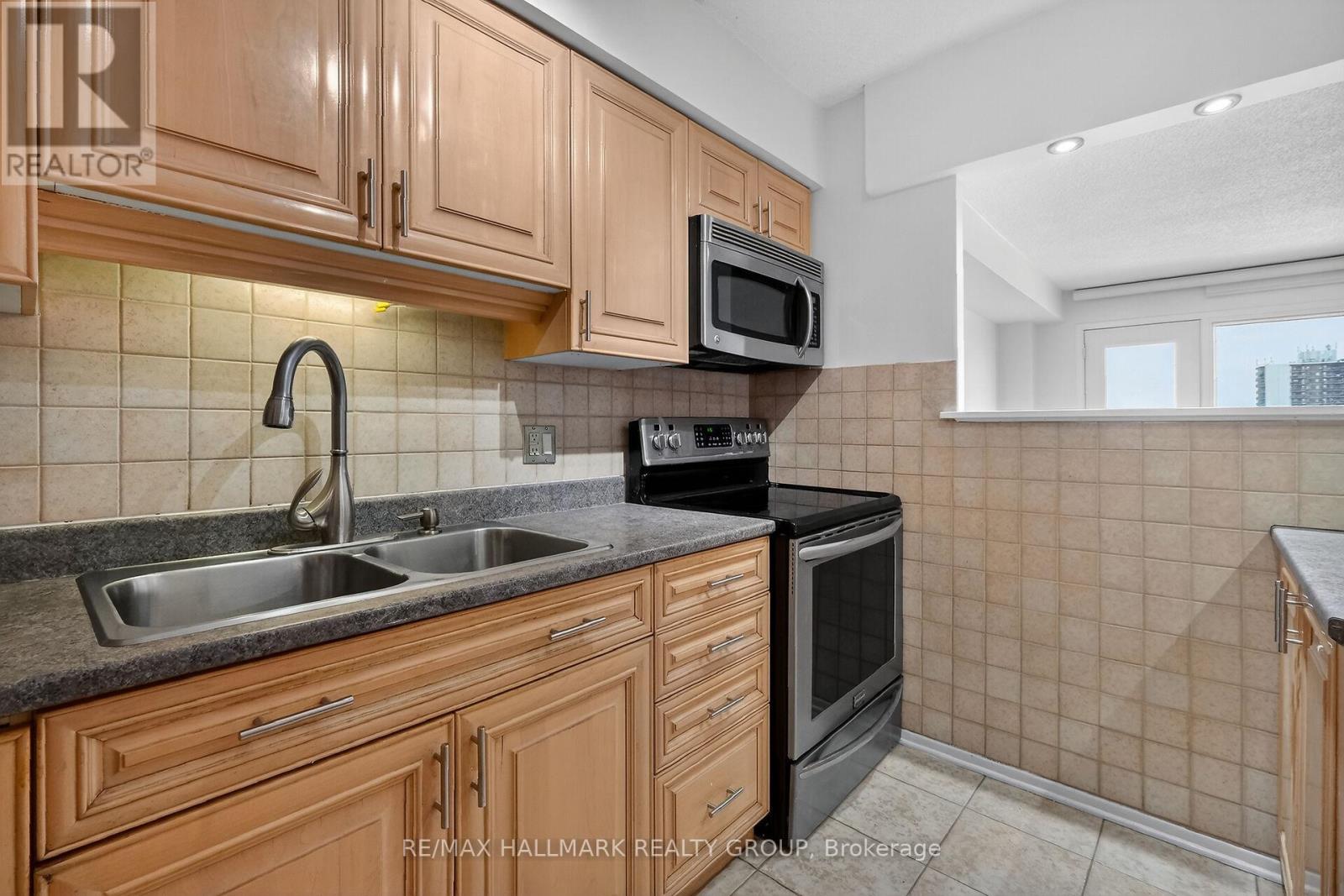 1408 - 158c Mcarthur Avenue