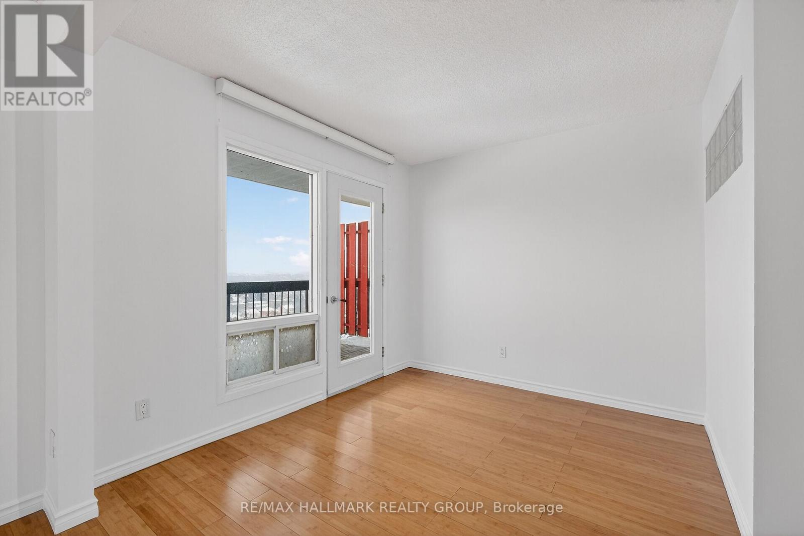 1408 - 158c Mcarthur Avenue