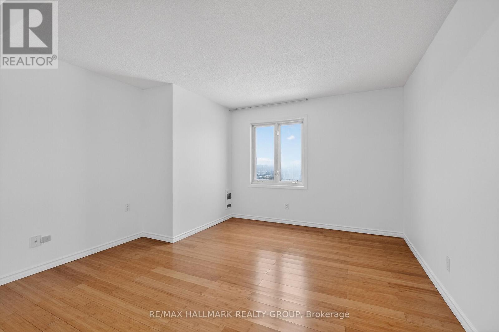 1408 - 158c Mcarthur Avenue