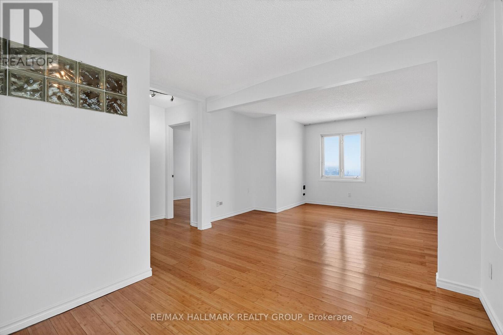 1408 - 158c Mcarthur Avenue