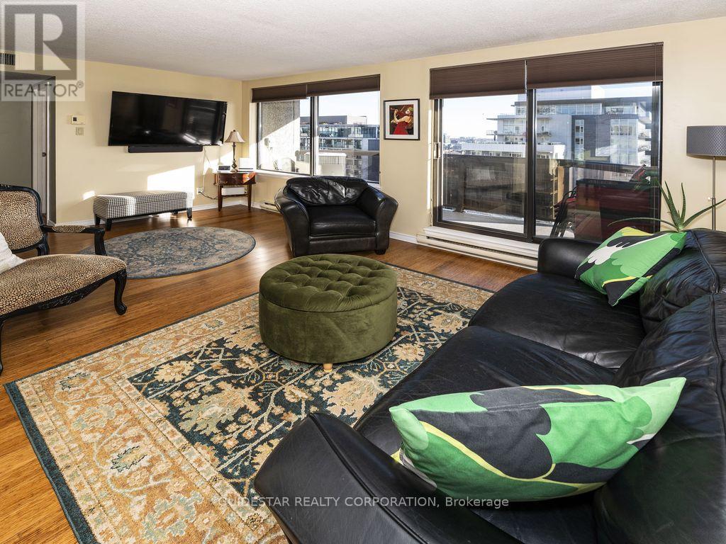 2107 - 470 Laurier Avenue W