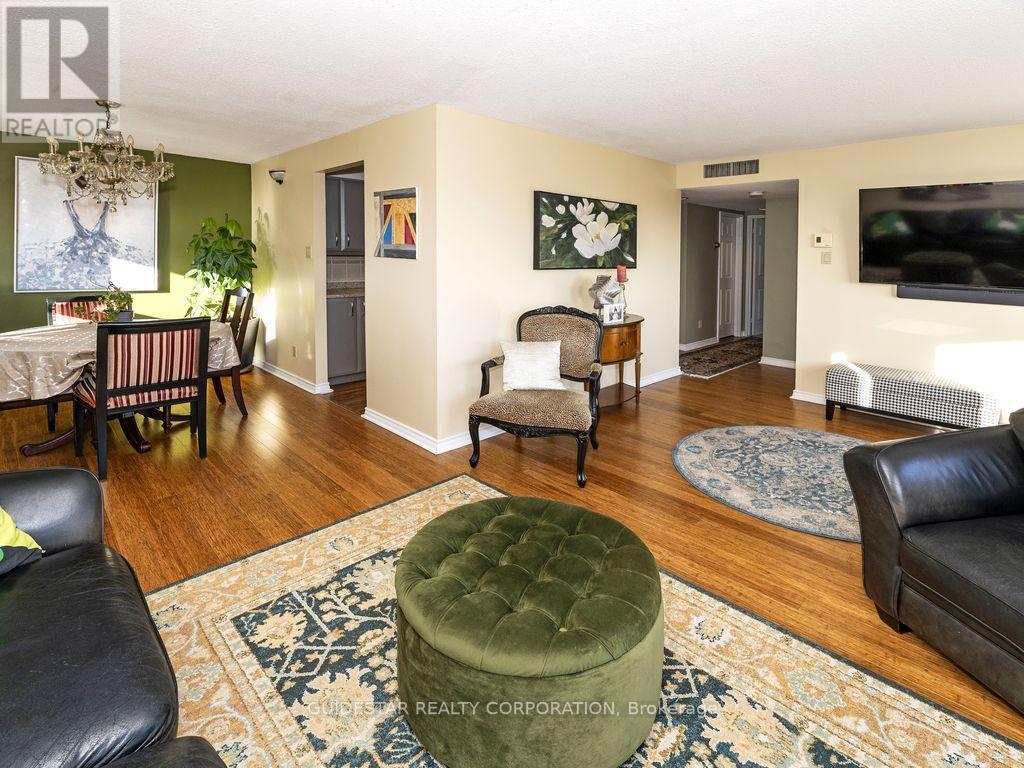 2107 - 470 Laurier Avenue W