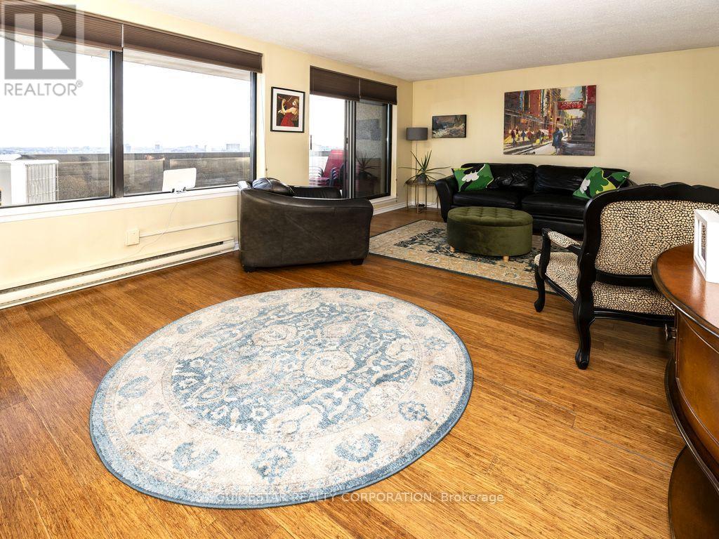 2107 - 470 Laurier Avenue W