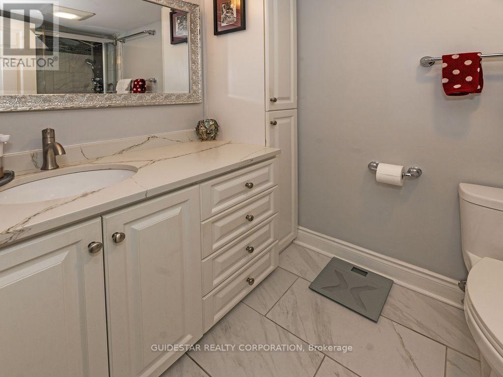 2107 - 470 Laurier Avenue W