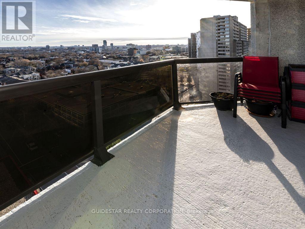 2107 - 470 Laurier Avenue W