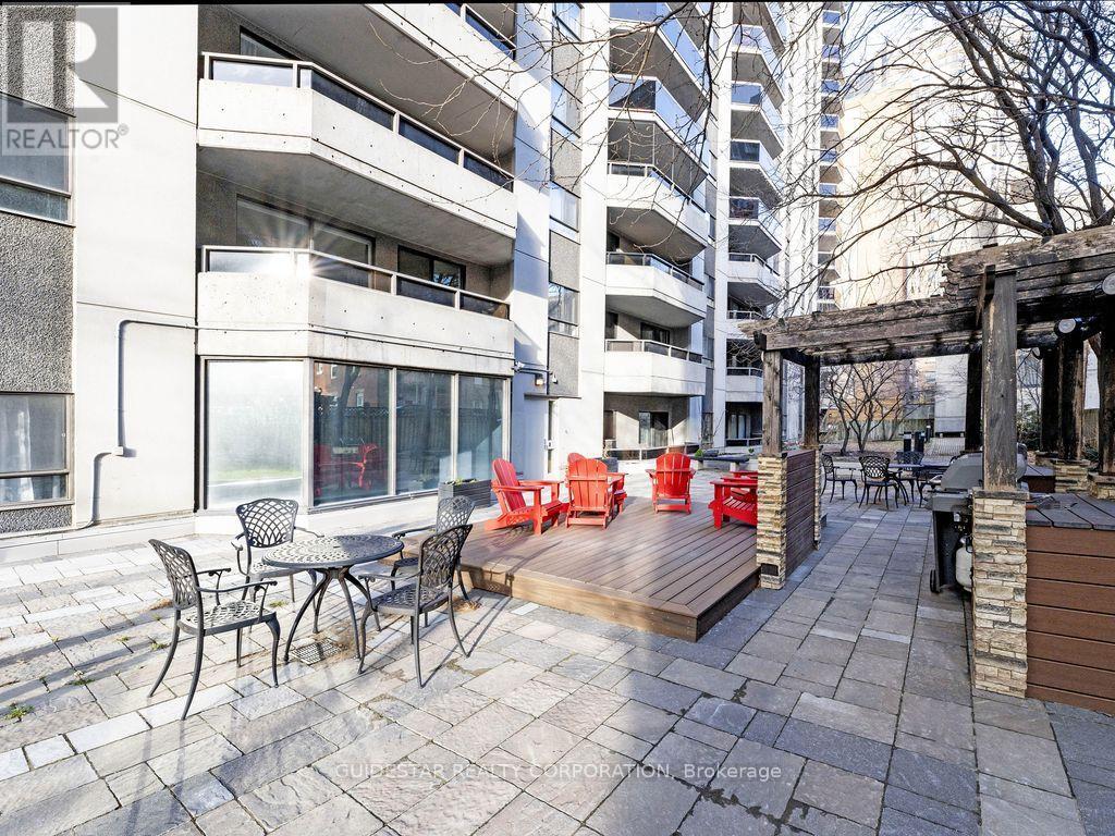 2107 - 470 Laurier Avenue W