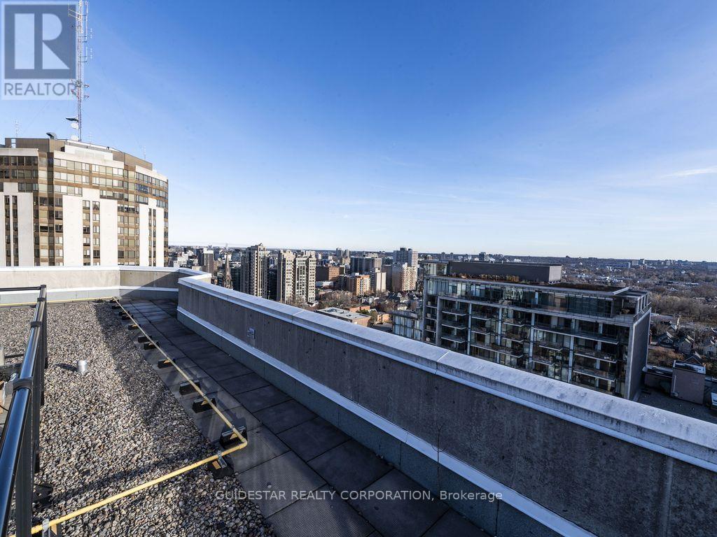 2107 - 470 Laurier Avenue W